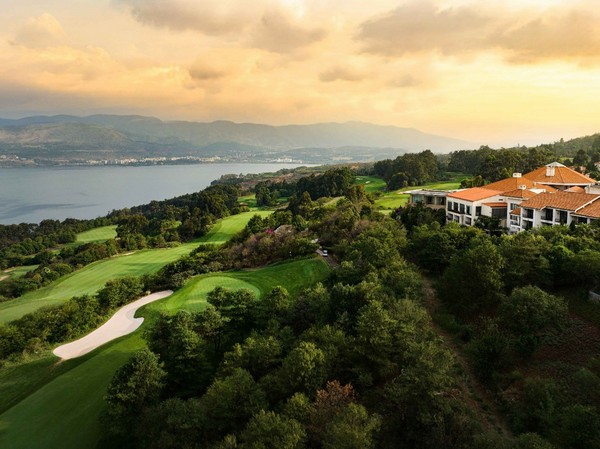 Khu nghỉ dưỡng sân golf và hồ Spring City