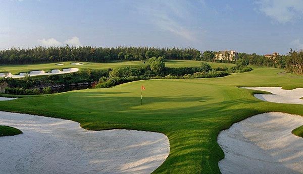 Du khách có thể bắt đầu ngày mới tại các sân golf đẳng cấp