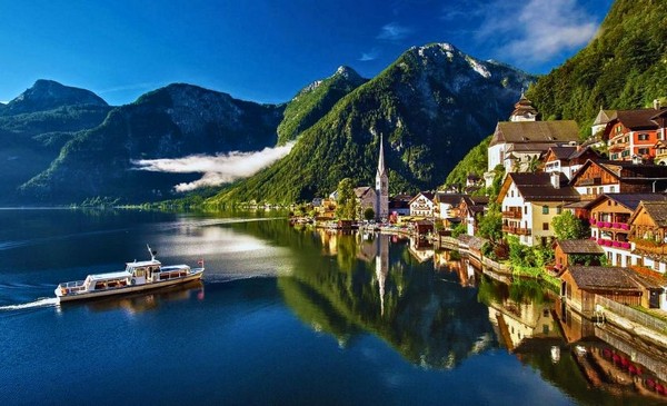 Hồ Hallstättersee là trái tim của làng cổ Hallstatt