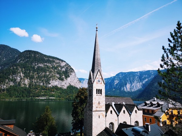 Nhà thờ giáo xứ là một điểm nhấn văn hóa không thể bỏ qua tại Hallstatt