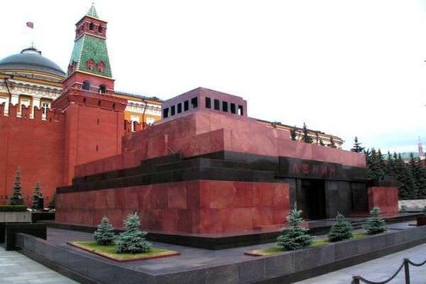 Lăng Lenin, một di tích lịch sử nổi bật tọa lạc tại Quảng trường Đỏ 