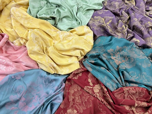 Lụa Hàng Châu được sản xuất chủ yếu ở phía Nam đồng bằng châu thổ sông Dương Tử