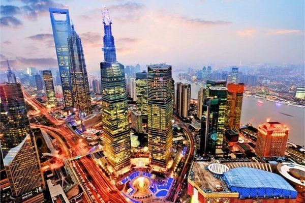 Đại lộ Thế kỷ dài 5km nối liền Tháp Đông Phương Minh Châu với Công viên Century