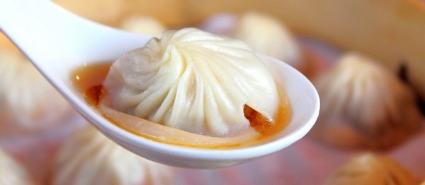 Du khách có thể thưởng thức tiểu long bao thơm ngon