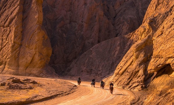 Thiên nhiên miền Nam Tân Cương đón chào du khách bằng sự kỳ vĩ đến choáng ngợp