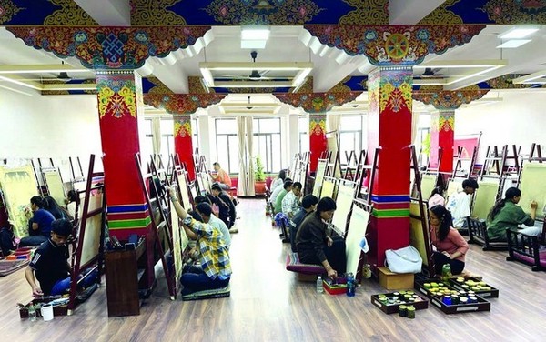 Quá trình vẽ một bức Thangka truyền thống trải qua nhiều bước tỉ mỉ