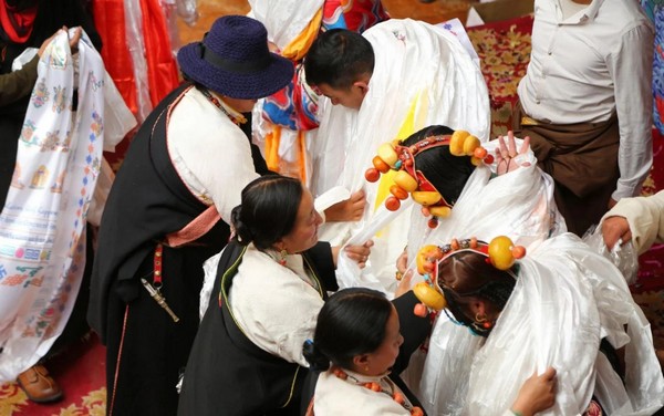 Nghi thức dâng Hada là một nghi lễ tâm linh chứa đựng tầng tầng ý nghĩa sâu xa