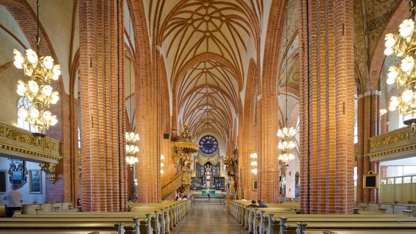 Nhà thờ Riddarholmen mang trong mình một dòng chảy lịch sử đầy thăng trầm