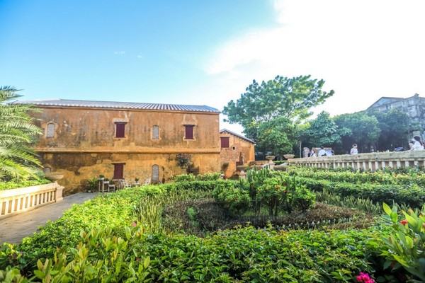 Nhà thờ thường vắng lặng, tĩnh mịch vào các ngày trong tuần