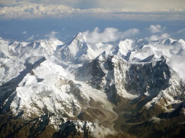 Núi Thiên Sơn: Hành Trình Khám Phá Kỳ Quan Thiên Nhiên Tại Tân Cương