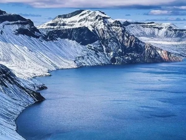 Hồ Thiên Trì chính là điểm nhấn kiêu sa nhất của Núi Thiên Sơn