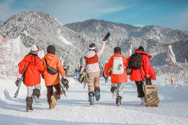 Khu trượt tuyết Xiling Snow Mountain nằm ở độ cao từ 2.100 đến 2.800 mét