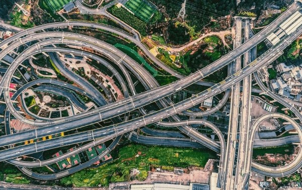 Thiết kế của Nút giao thông Hồng Giác Loan là một kiệt tác của kiến trúc hiện đại