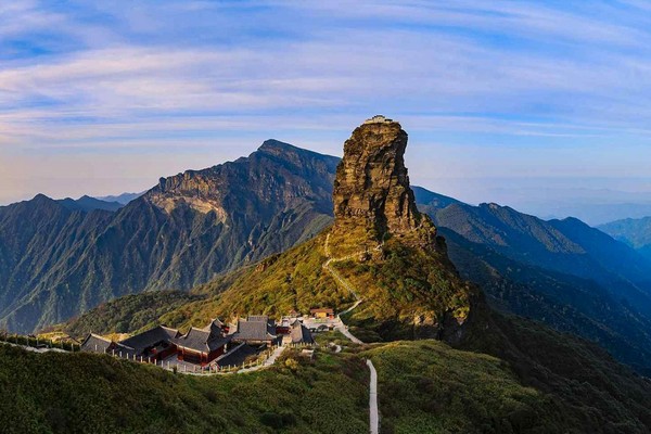 Phạm Tịnh Sơn: Tuyệt tác giữa mây ngàn và kinh nghiệm du lịch tự túc