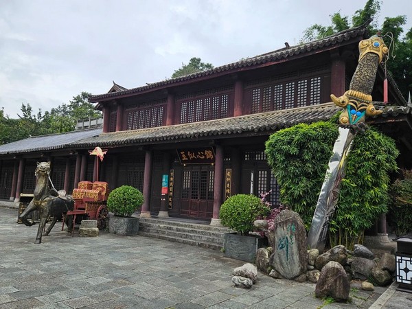 Khu vực Thiên Long Tự được xem là linh hồn của toàn bộ phim trường