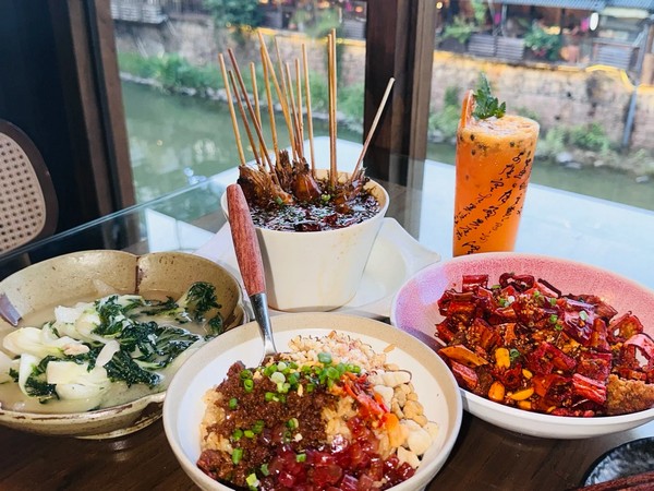 Phố Xiaohezhi vang danh với nền ẩm thực Hàng Châu đặc sắc