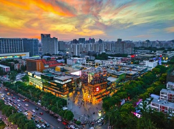 Phố Sanlitun rộng lớn