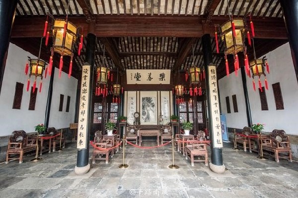 Du khách sẽ bị cuốn hút bởi những điểm tham quan mang đậm dấu ấn lịch sử và văn hóa