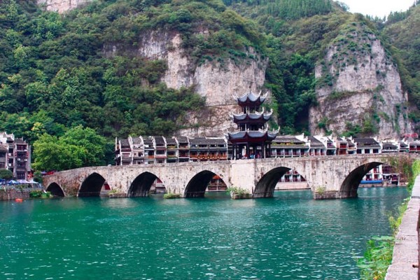 Phố cổ Qingyan với nhiều điểm tham quan nổi bật như Trấn Viễn Cổ Thành