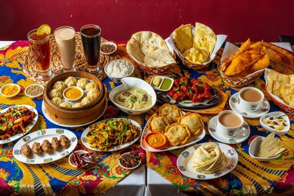 Tsampa (bột lúa mạch), trà bơ và rượu lúa mạch đã trở thành linh hồn của ẩm thực nơi đây