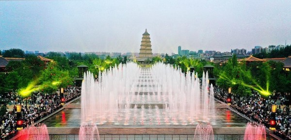 Quảng Trường Phía Bắc Tháp Đại Nhạn: Kỳ Quan Kiến Trúc và Lễ Hội Ánh Sáng Tây An