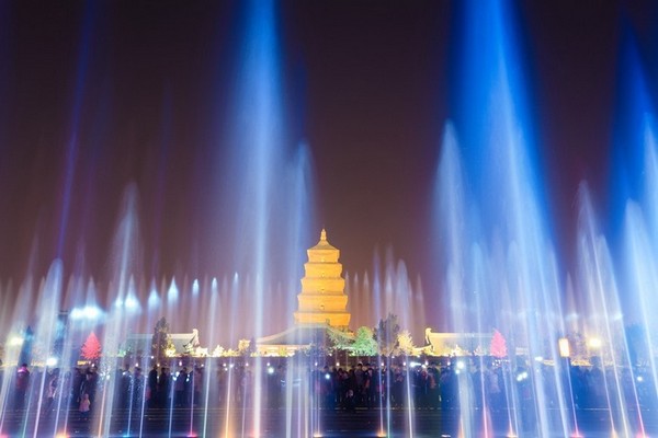 Đài phun nước nhạc nước Tháp Đại Nhạn tọa lạc ngay tại quảng trường