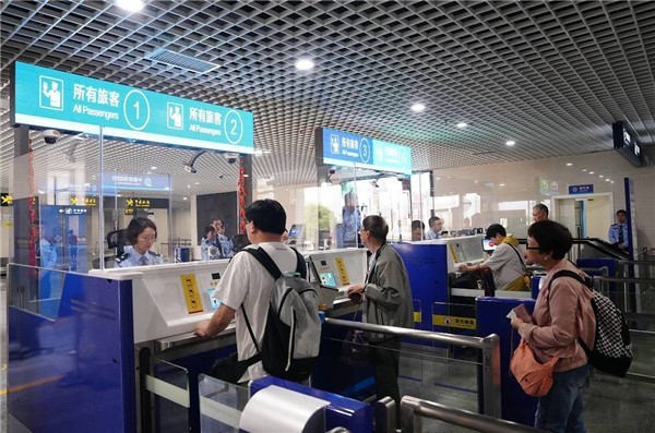 Sân bay đã trải qua nhiều giai đoạn mở rộng, không ngừng nâng cấp