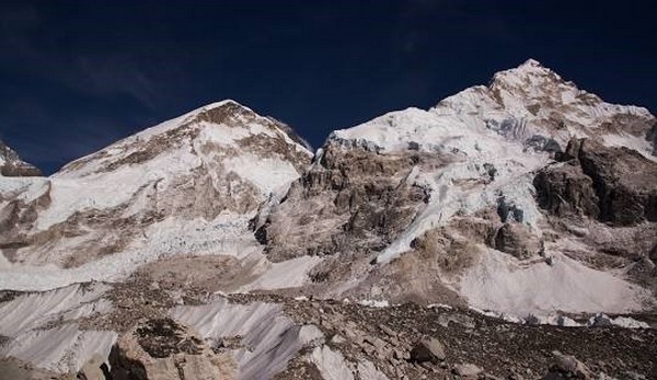 Tên gọi Sông băng Rongbuk được đặt theo tên của Tu viện Rongbuk nổi tiếng