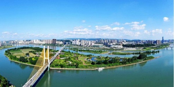 Sông Gia Lăng: Hành Trình Khám Phá Viên Ngọc Xanh Hùng Vĩ Của Trung Quốc