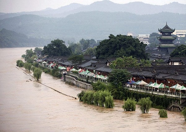 Sông Gia Lăng chảy qua các huyện như Giang Đường và tiếp tục hướng về Trùng Khánh