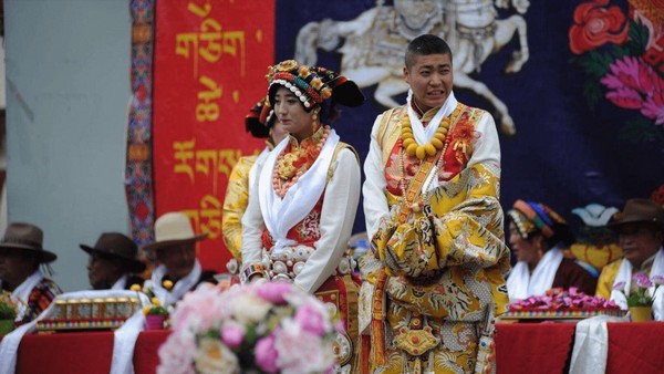 Phân bò trong nghi thức cưới hỏi tượng trưng cho cuộc sống hôn nhân sung túc, phát đạt