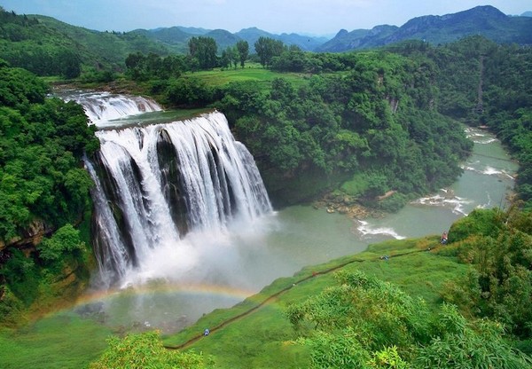Thác Hoàng Quả Thụ: Tuyệt Tác Thiên Hà Ẩn Mình Giữa Lòng Rừng Già Quý Châu