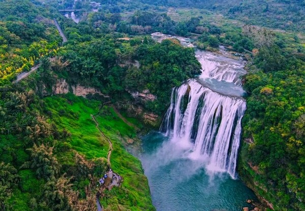Thác Hoàng Quả Thụ dần dà trở thành tọa độ du lịch tham quan nổi tiếng