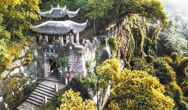 Khám phá thành Điếu Ngư bí ẩn nằm cheo leo trên đỉnh núi Trùng Khánh