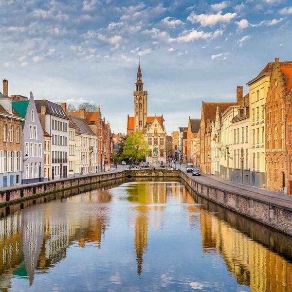 Hệ thống kênh rạch của Bruges tạo nên vẻ đẹp thơ mộng