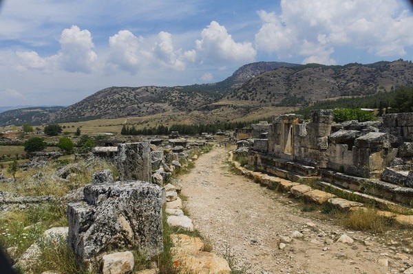 Thành phố Hierapolis ban đầu nổi tiếng là một trung tâm nghỉ dưỡng