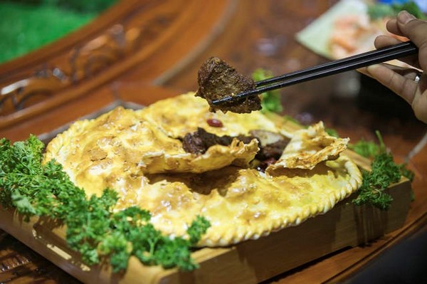 Thưởng thức món cá nướng từ hồ Bosten ngay tại Korla