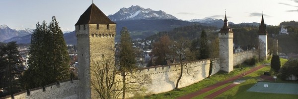 Bức tường thành Musegg là một phần quan trọng trong kiến trúc phòng thủ Lucerne
