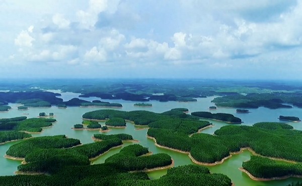 Khu nghỉ dưỡng hồ nội địa này được phát triển từ hồ chứa nước Hồng Triều Giang