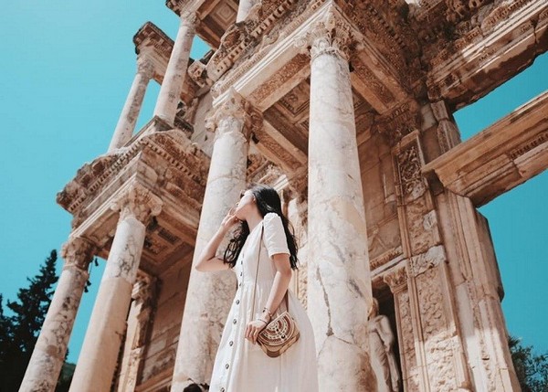 Du khách có thể dễ dàng đến tham quan thành phố Ephesus
