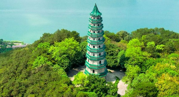 Tháp Long Tượng đã đối mặt với không ít biến cố nghiệt ngã