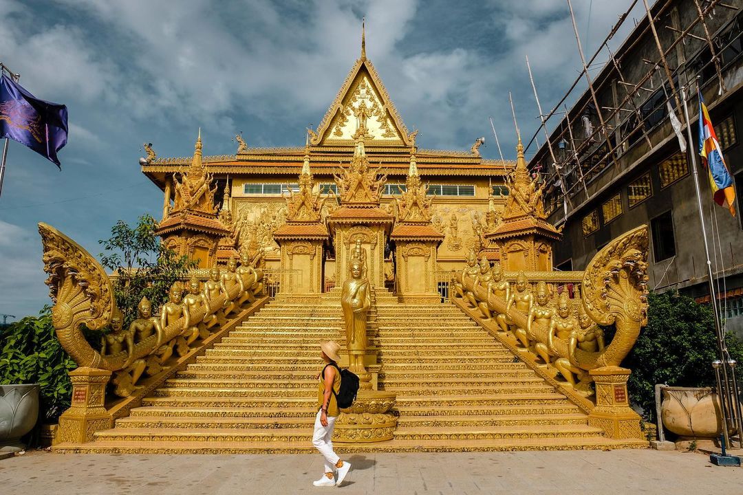 Campuchia mở cửa đón khách quốc tế 