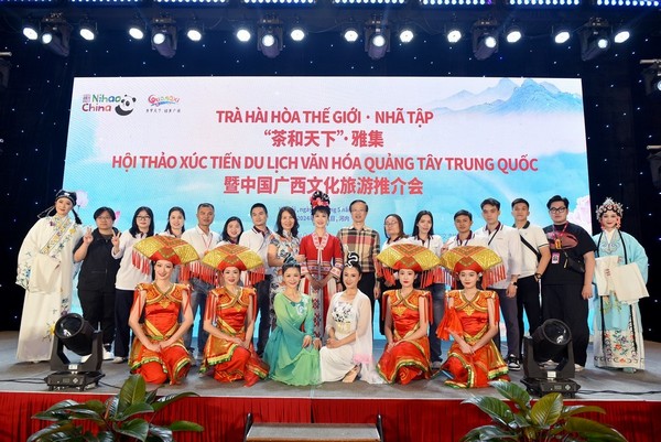 Đội ngũ tổ chức sự kiện và hoạt động team buiding của Kim Lien Travel