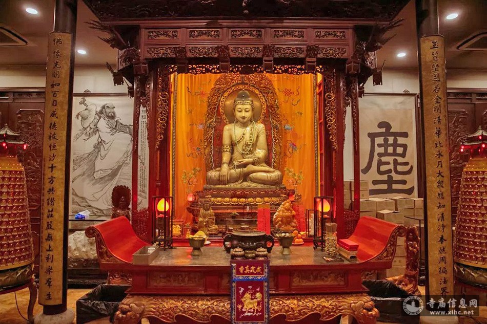 Tượng phật ngọc ngồi tại Chùa Phật Ngọc