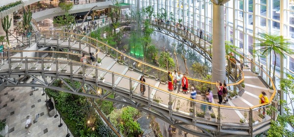 Trung tâm mua sắm Quang Hoàn: Tuyệt tác rừng nhiệt đới giữa lòng Trùng Khánh