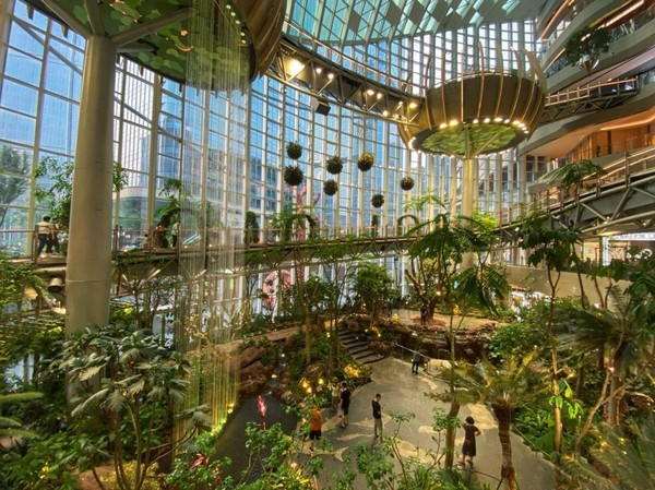 Điểm nhấn thu hút mọi ánh nhìn khi bước vào Trung tâm mua sắm Quang Hoàn