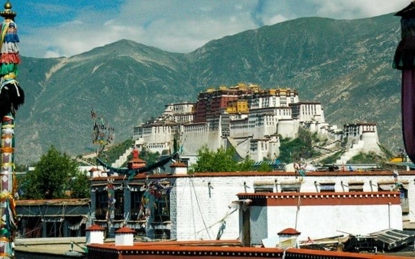 Tu viện Drepung là một địa điểm du lịch tâm linh nổi tiếng bậc nhất ở Tây Tạng