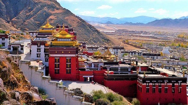 Tu viện Tashilhunpo cổ kính với tuổi đời khoảng 600 năm ở Shigatse