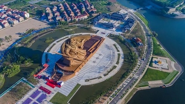 Biểu tượng mạnh mẽ khắc họa sâu sắc văn hóa và lịch sử hào hùng của dân tộc