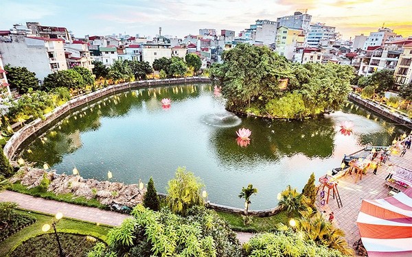 Hồ Văn còn được gọi là hồ Giám
